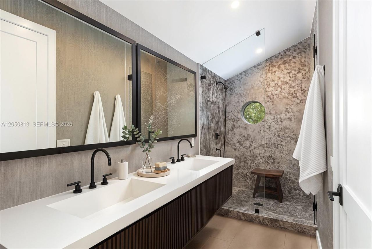 5401 Pine Tree Drive , Unit 5401, Miami Beach, FL 33140 Photo