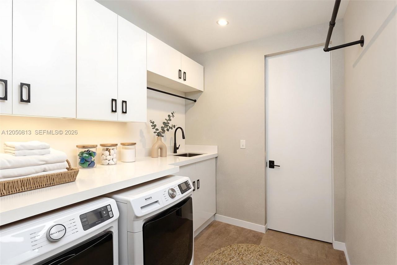5401 Pine Tree Drive , Unit 5401, Miami Beach, FL 33140 Photo