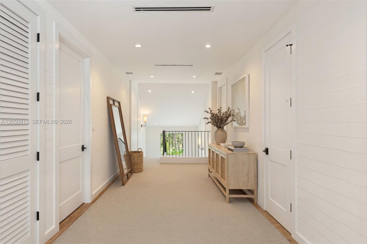 5401 Pine Tree Drive , Unit 5401, Miami Beach, FL 33140 Photo