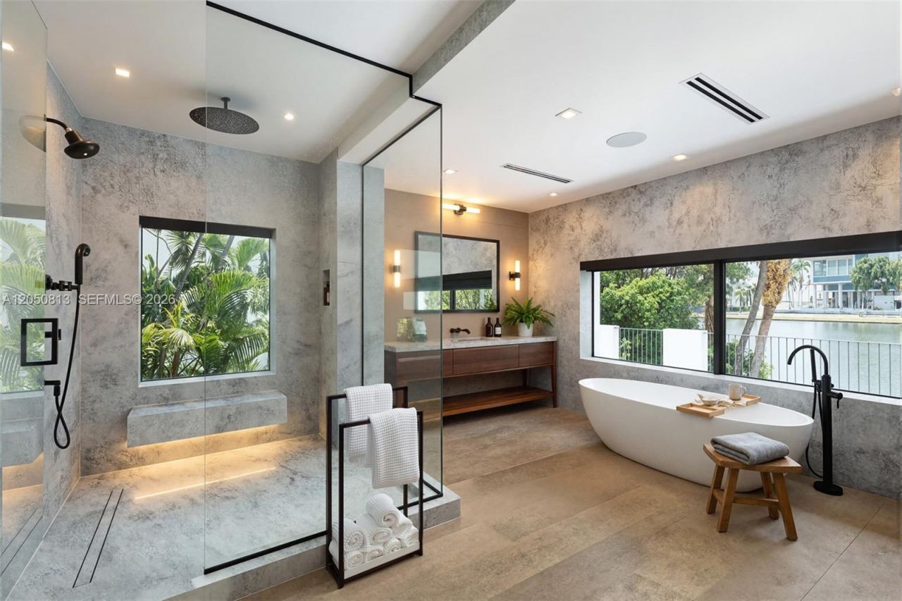 5401 Pine Tree Drive , Unit 5401, Miami Beach, FL 33140 Photo