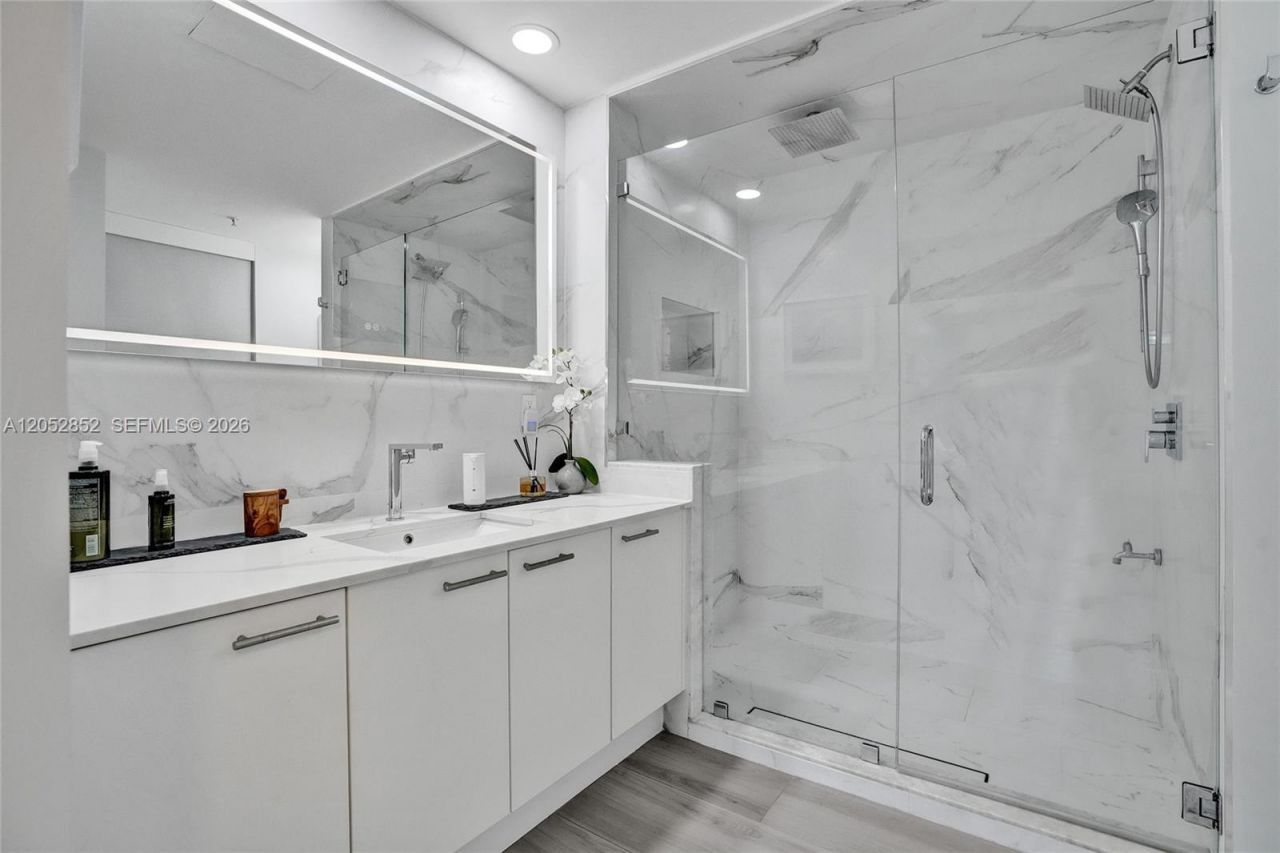 2001 Meridian Ave, Unit 308, Miami Beach, FL 33139 Photo