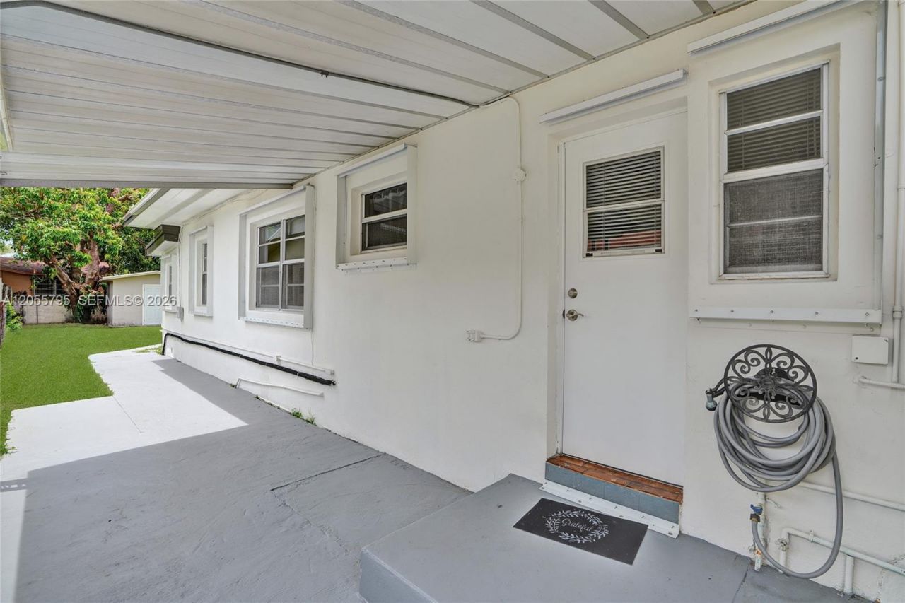 2920 SW 3rd St , Unit 2920, Miami, FL 33135 Photo
