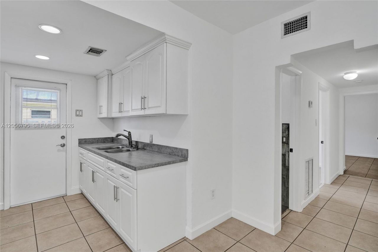 2920 SW 3rd St , Unit 2920, Miami, FL 33135 Photo