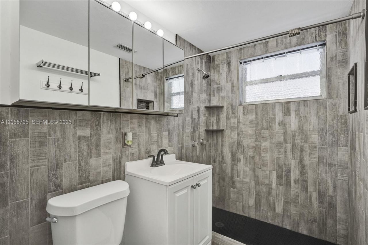 2920 SW 3rd St , Unit 2920, Miami, FL 33135 Photo