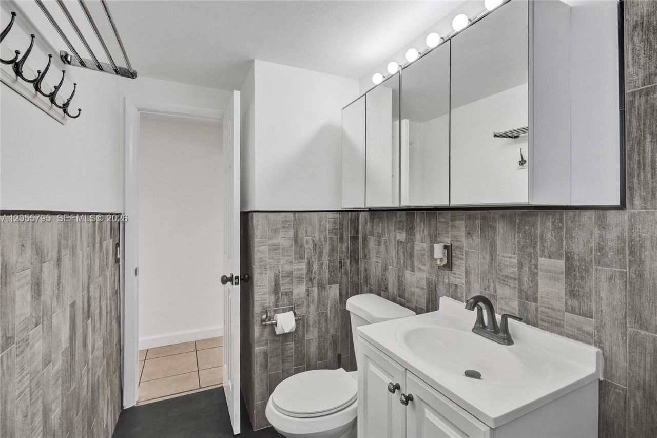 2920 SW 3rd St , Unit 2920, Miami, FL 33135 Photo