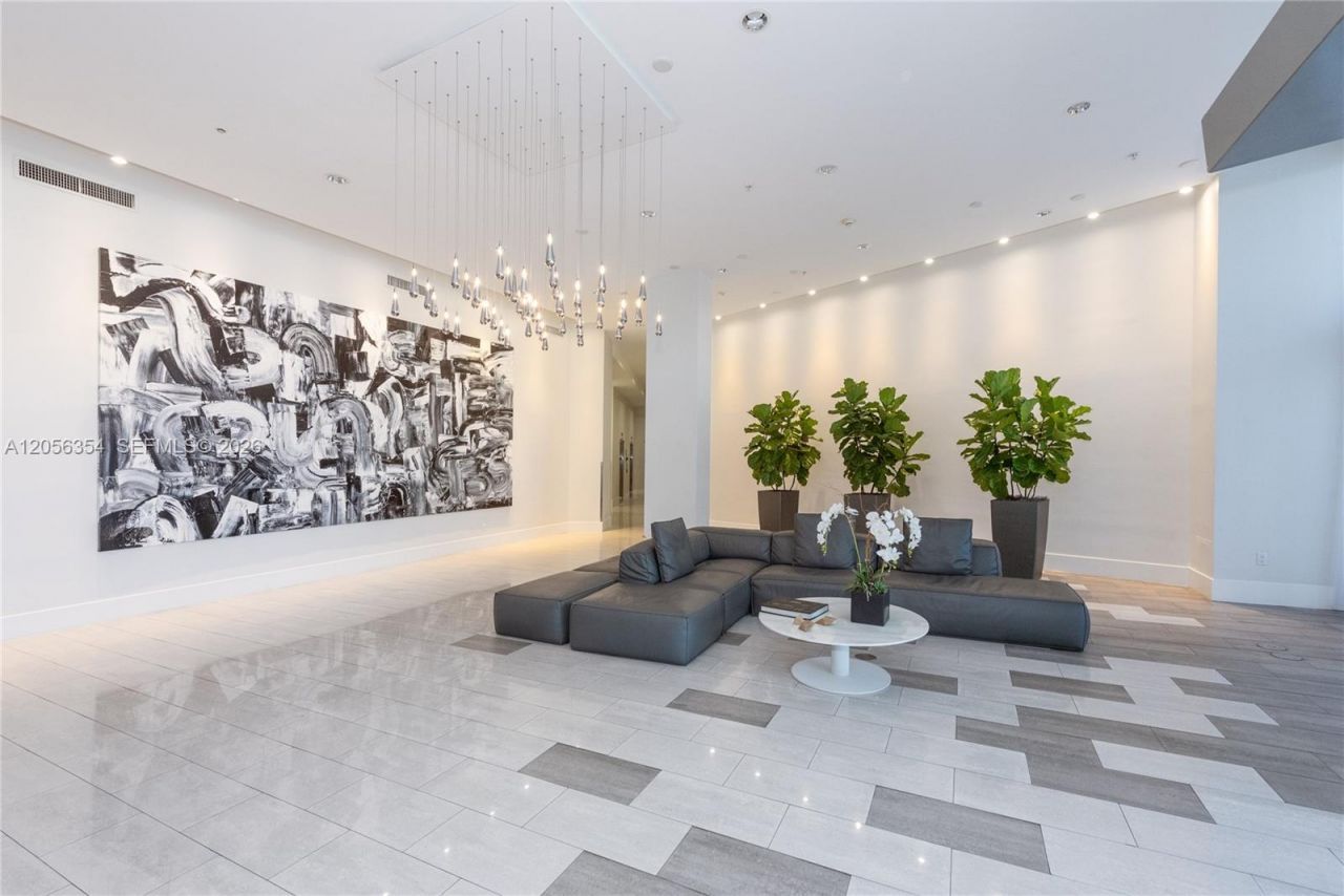 2001 Meridian Ave , Unit 325, Miami Beach, FL 33139 Photo