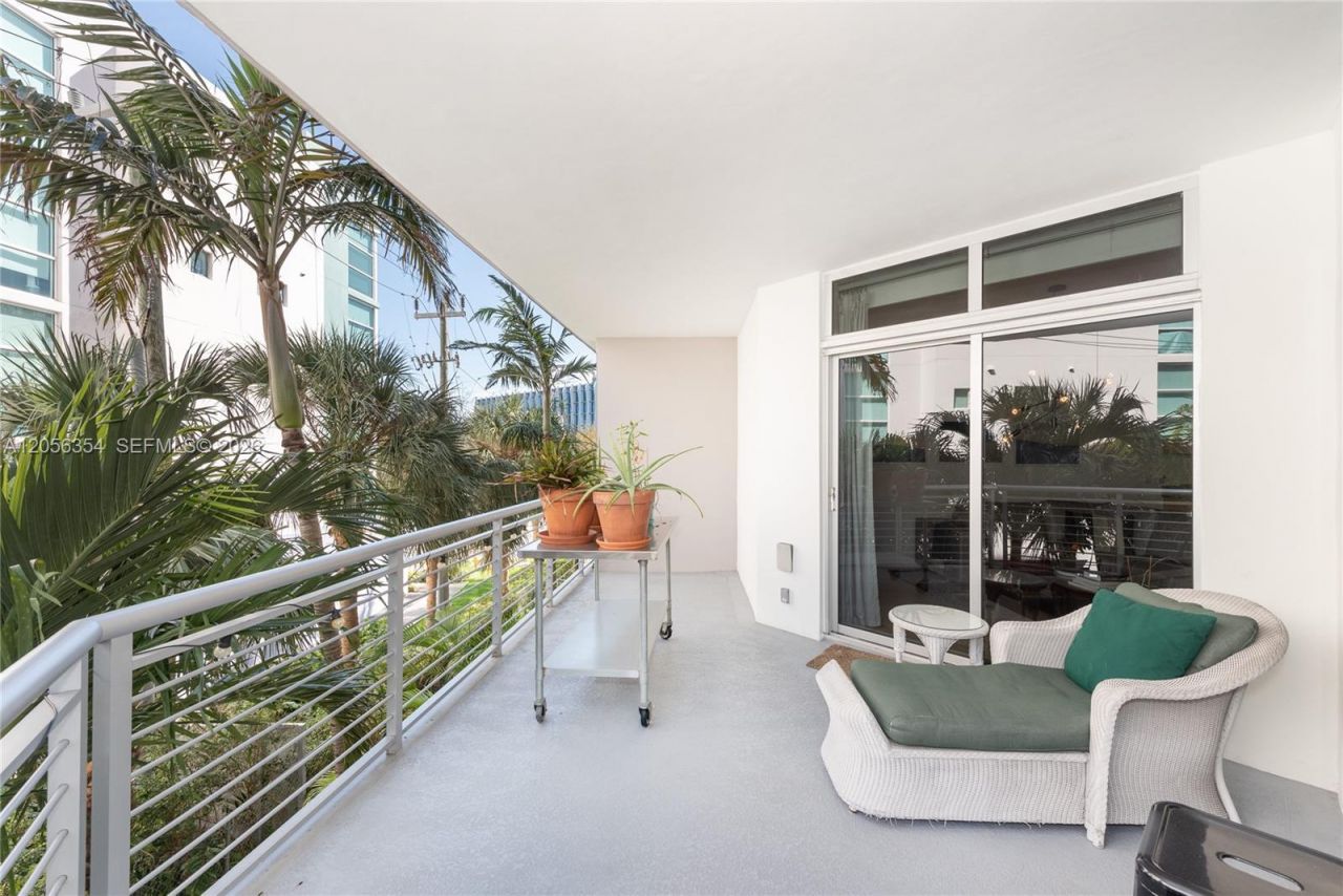 2001 Meridian Ave , Unit 325, Miami Beach, FL 33139 Photo