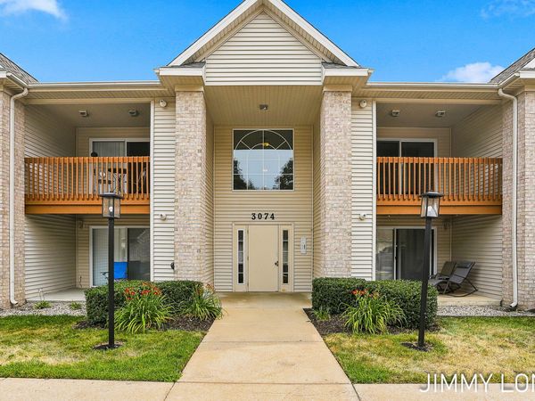 3074 W Crystal Waters Drive, Unit 8, Holland, MI 49424