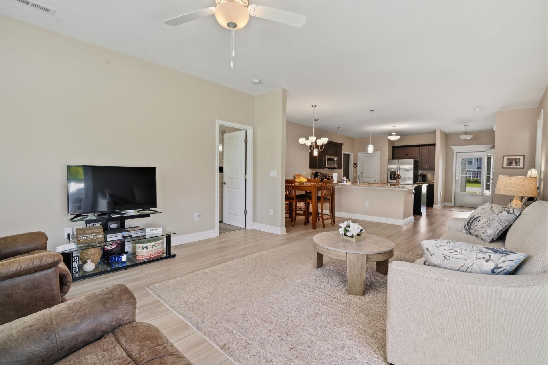 748 Hobonny Loop  Photo 11