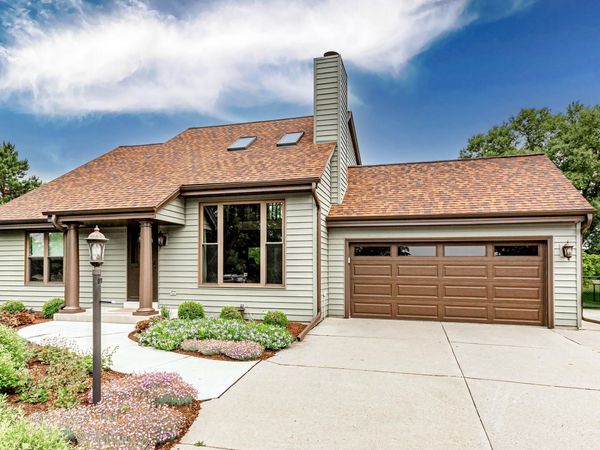 28720 Sunflower Ln, Waterford, WI 53185