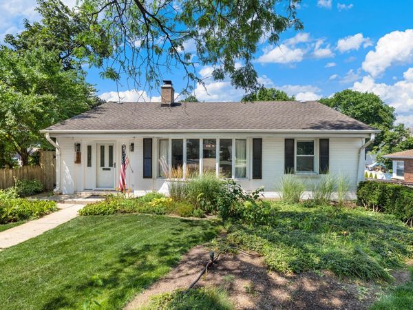 56 Chicago Avenue , Clarendon Hills, IL 60514