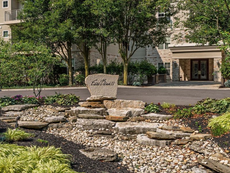 5735 Newbank Circle, Unit 203, Dublin, OH 43017 Photo 3