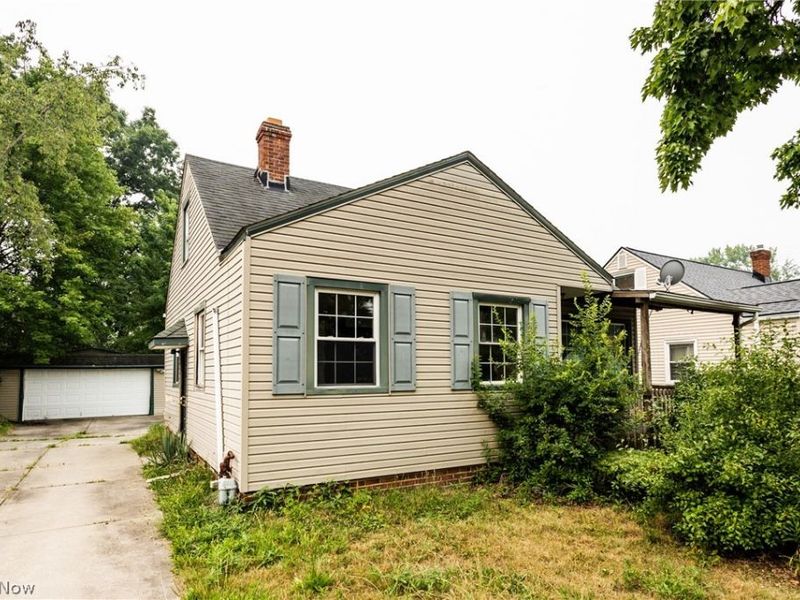 16906 Holly Hill Drive , Cleveland, OH 44128 Photo 3