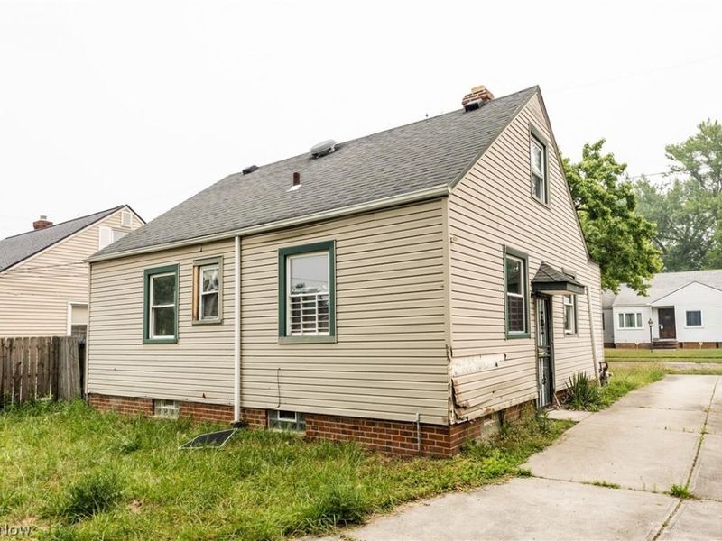 16906 Holly Hill Drive , Cleveland, OH 44128 Photo 5