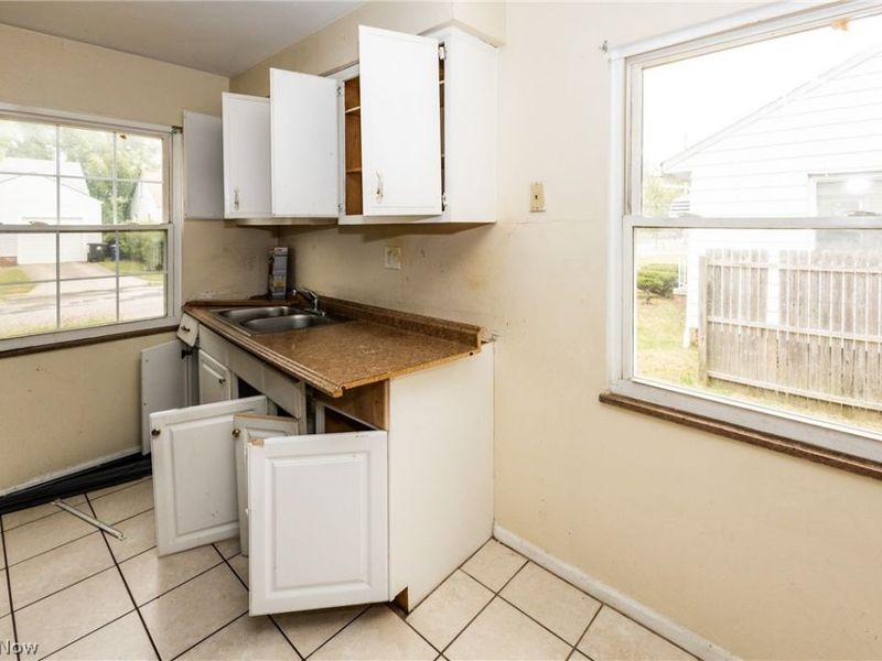 16906 Holly Hill Drive , Cleveland, OH 44128 Photo 8