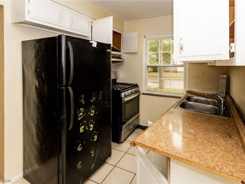 16906 Holly Hill Drive , Cleveland, OH 44128 Photo 9