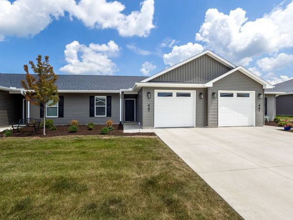 447 N 4th Avenue , Eldridge, IA 52748