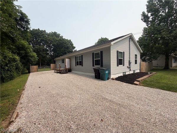 40 Tuckmere Drive , Painesville, OH 44077