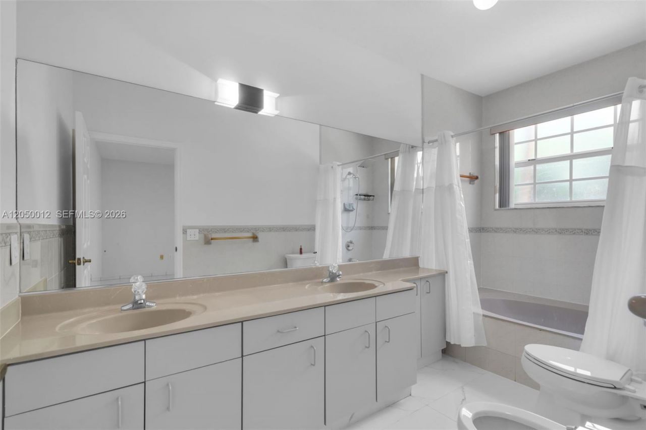 8967 NW 146th Ter , Miami Lakes, FL 33018 Photo