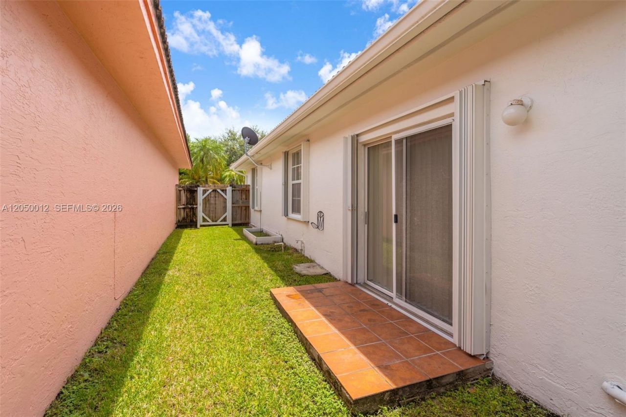8967 NW 146th Ter , Miami Lakes, FL 33018 Photo