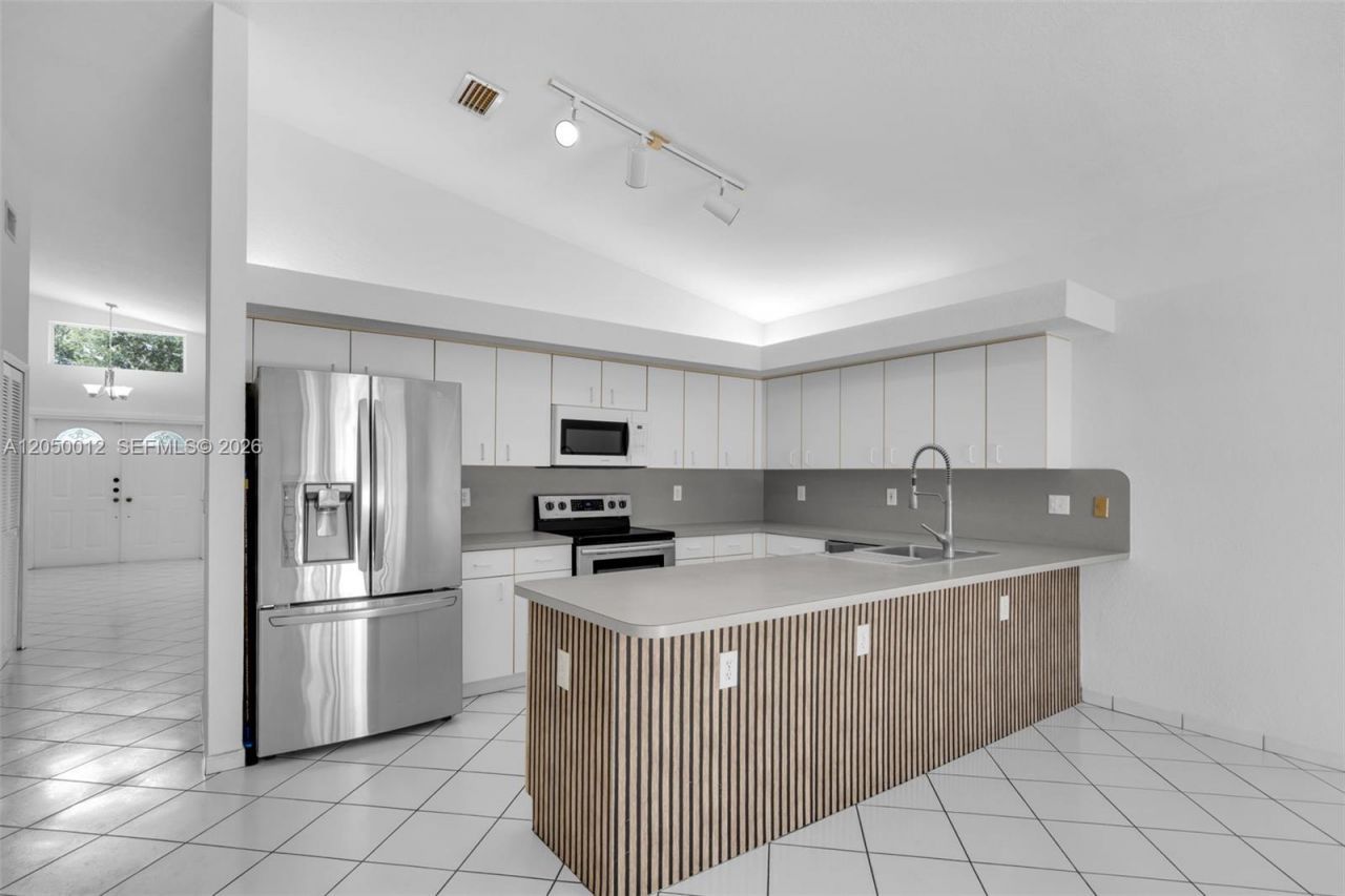 8967 NW 146th Ter , Miami Lakes, FL 33018 Photo