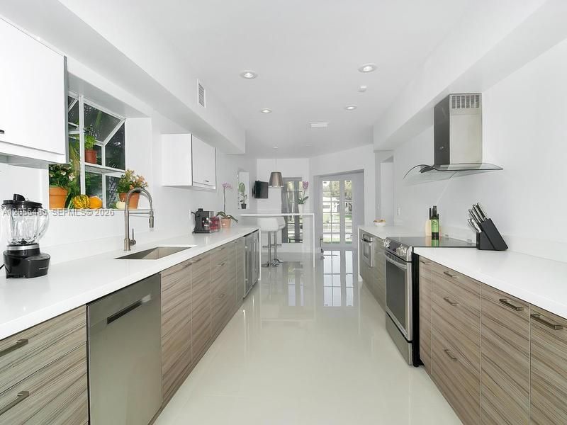 1365 Daytonia Rd, Miami Beach, FL 33141 Photo
