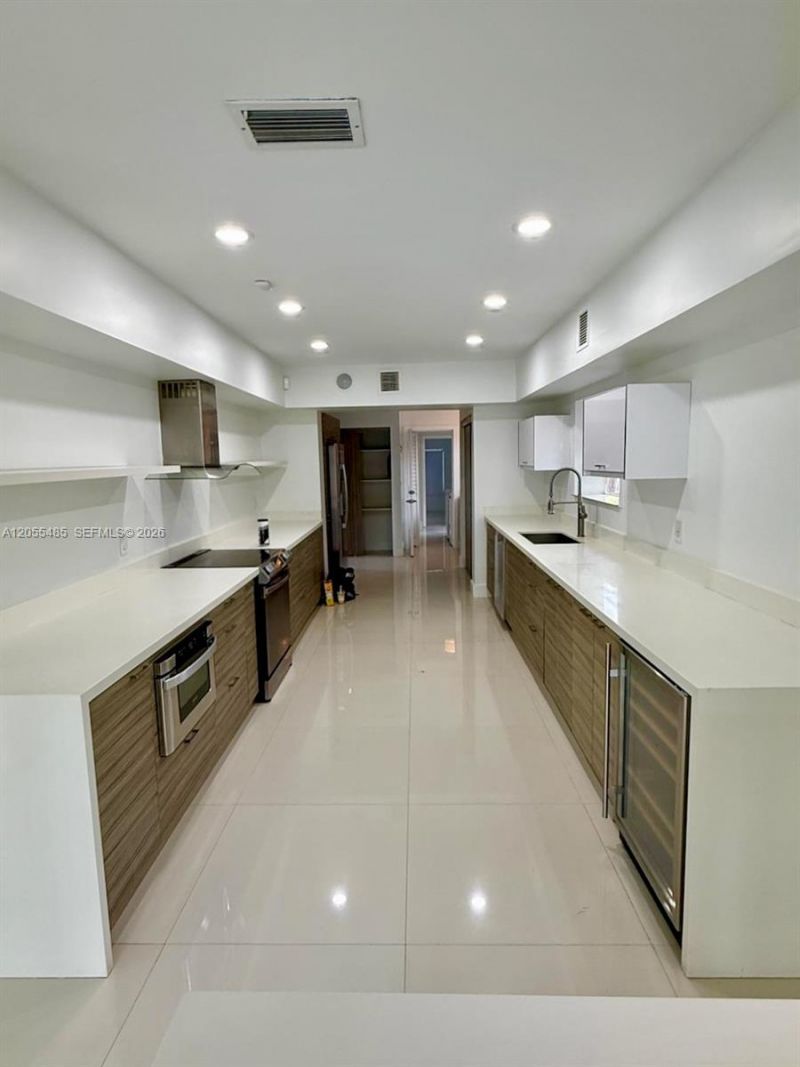 1365 Daytonia Rd, Miami Beach, FL 33141 Photo