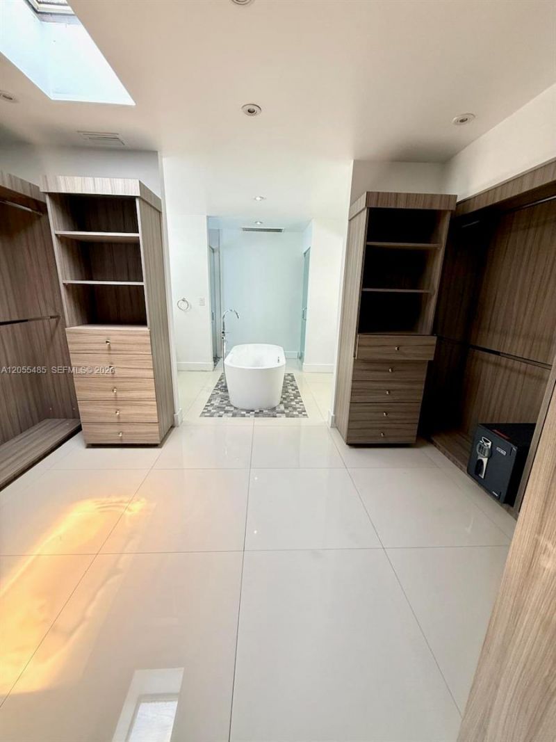 1365 Daytonia Rd, Miami Beach, FL 33141 Photo