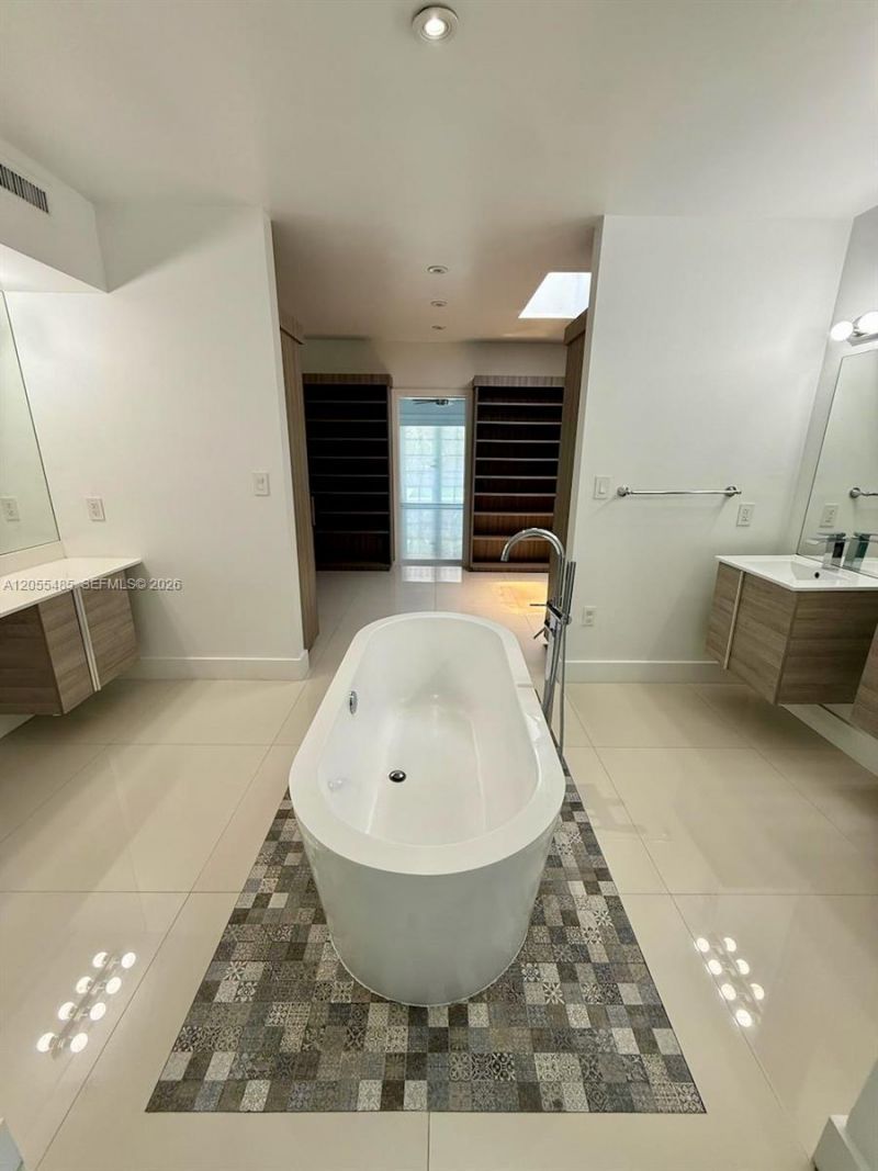 1365 Daytonia Rd, Miami Beach, FL 33141 Photo