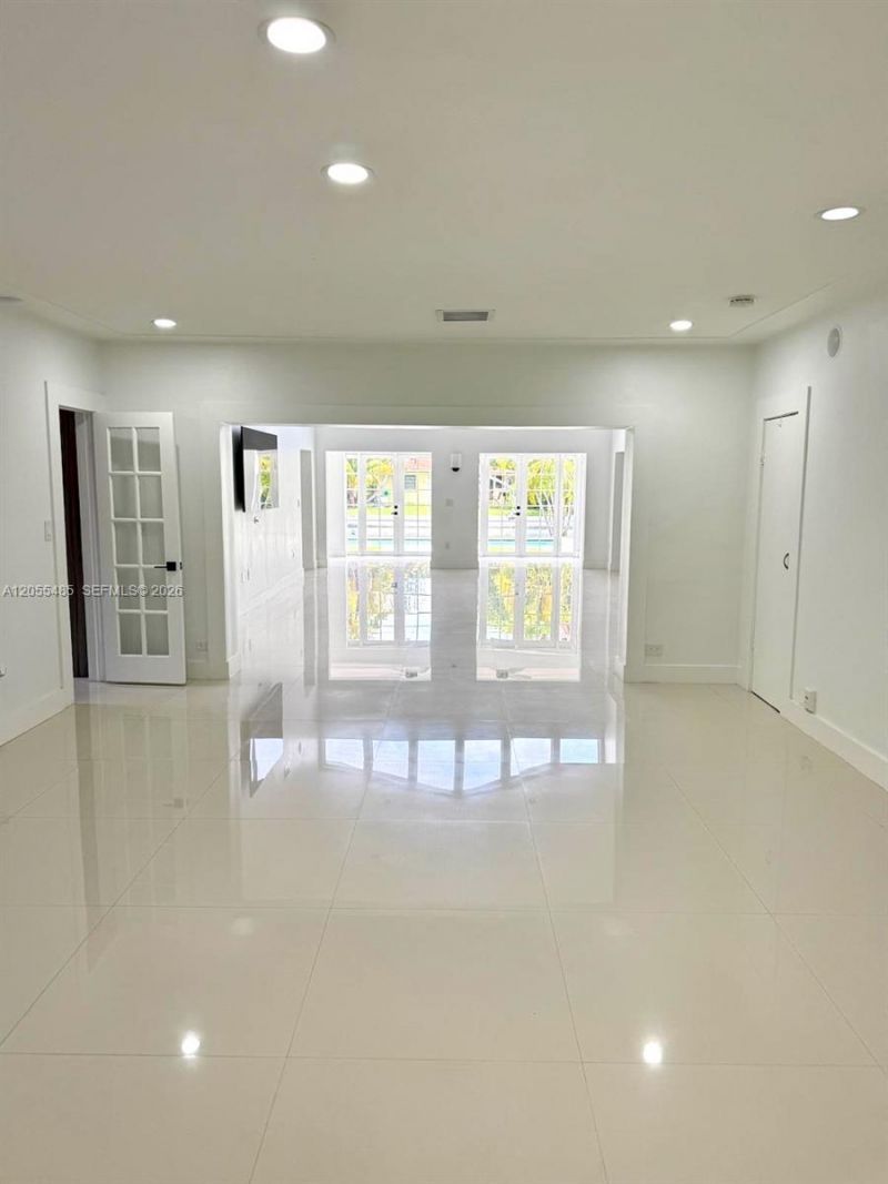 1365 Daytonia Rd, Miami Beach, FL 33141 Photo