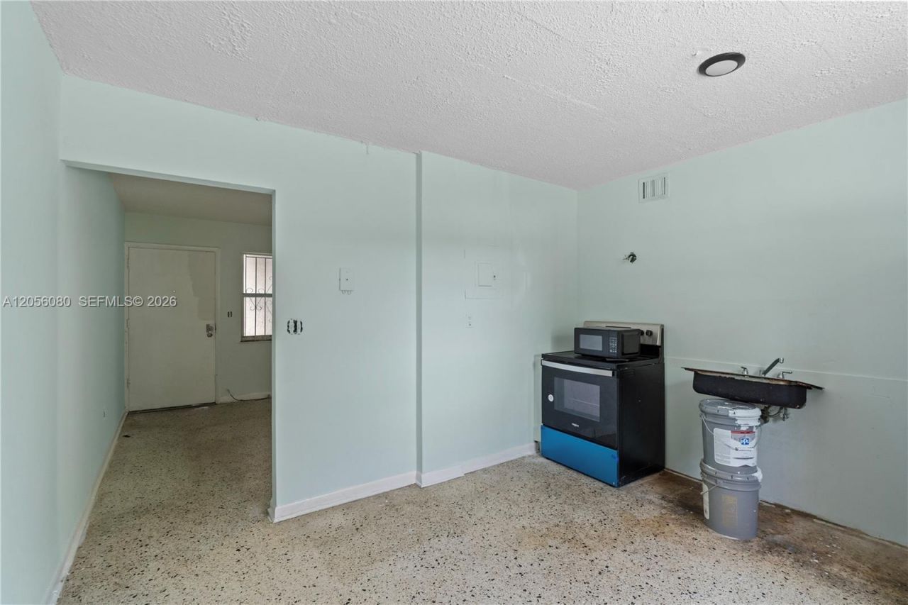 1250 W 26th Pl , Unit 108, Hialeah, FL 33010 Photo
