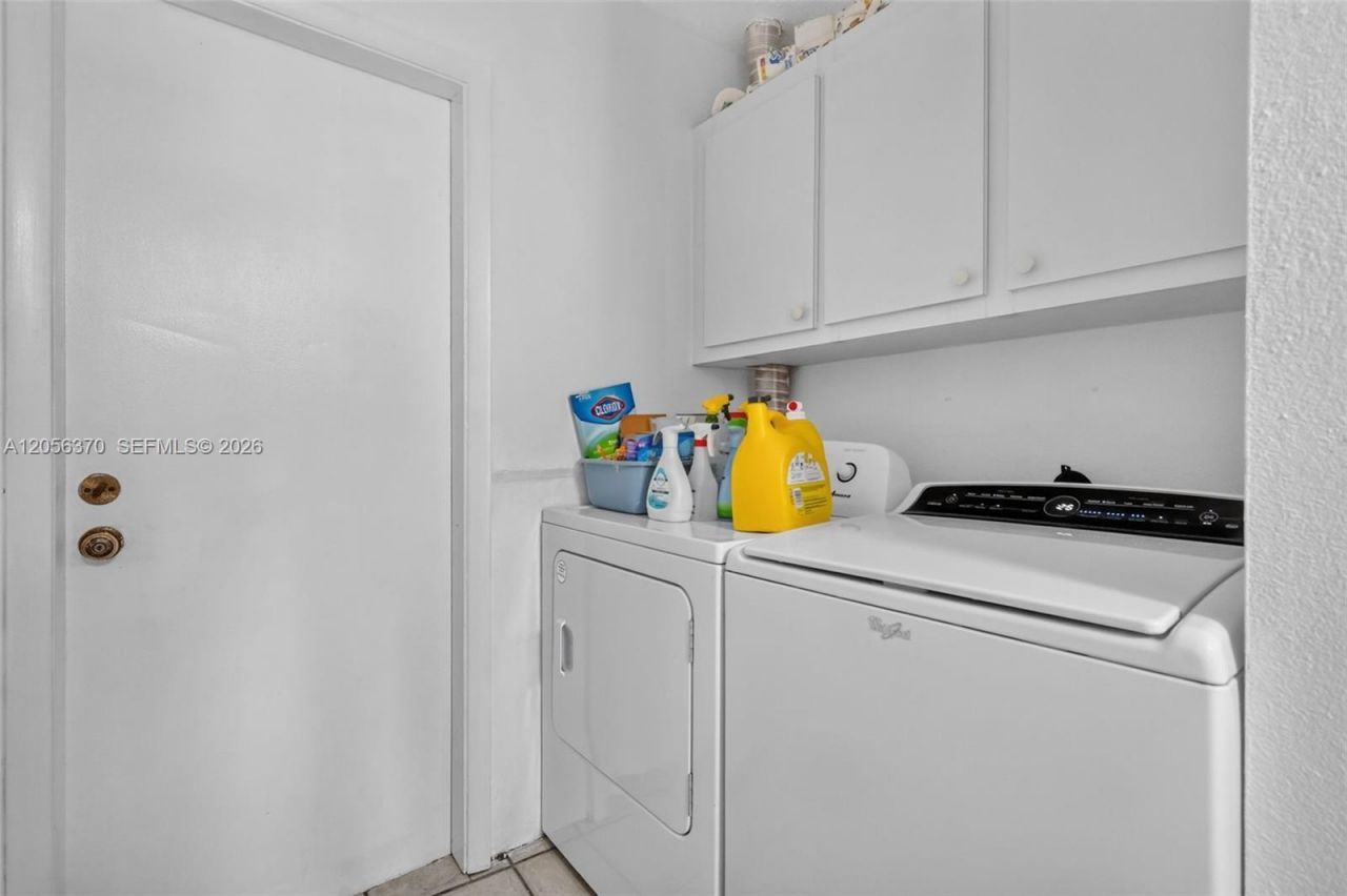18808 W Lake Dr, Hialeah, FL 33015 Photo