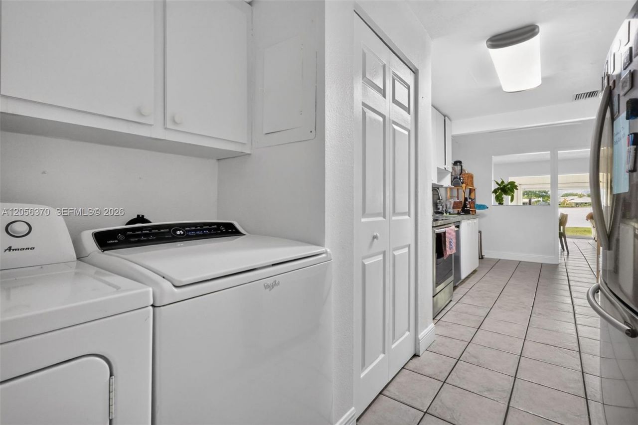 18808 W Lake Dr, Hialeah, FL 33015 Photo