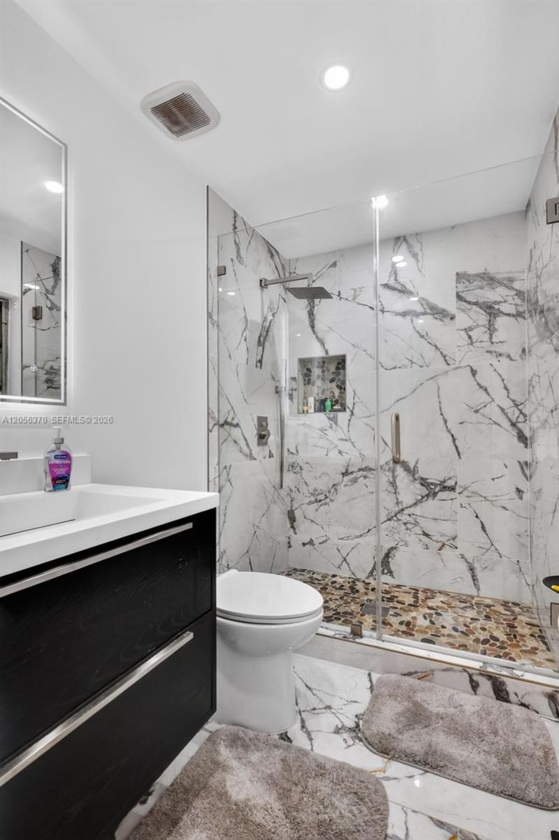 18808 W Lake Dr, Hialeah, FL 33015 Photo