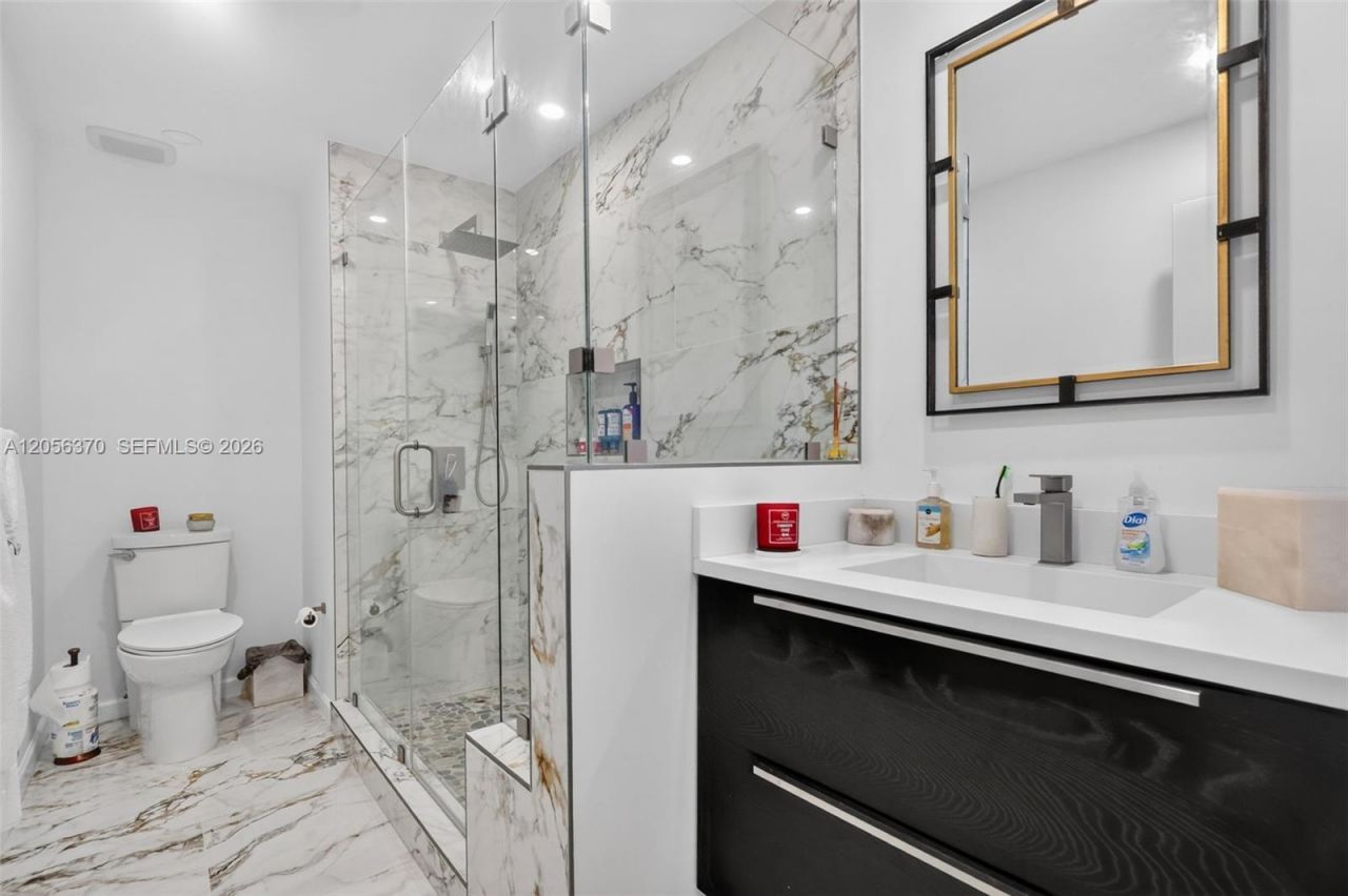 18808 W Lake Dr, Hialeah, FL 33015 Photo