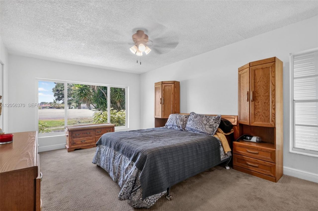18808 W Lake Dr, Hialeah, FL 33015 Photo