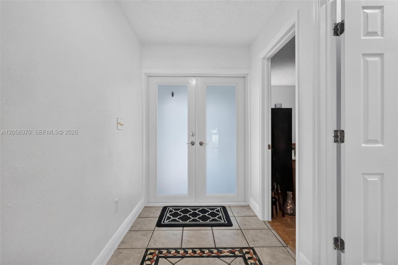18808 W Lake Dr, Hialeah, FL 33015 Photo