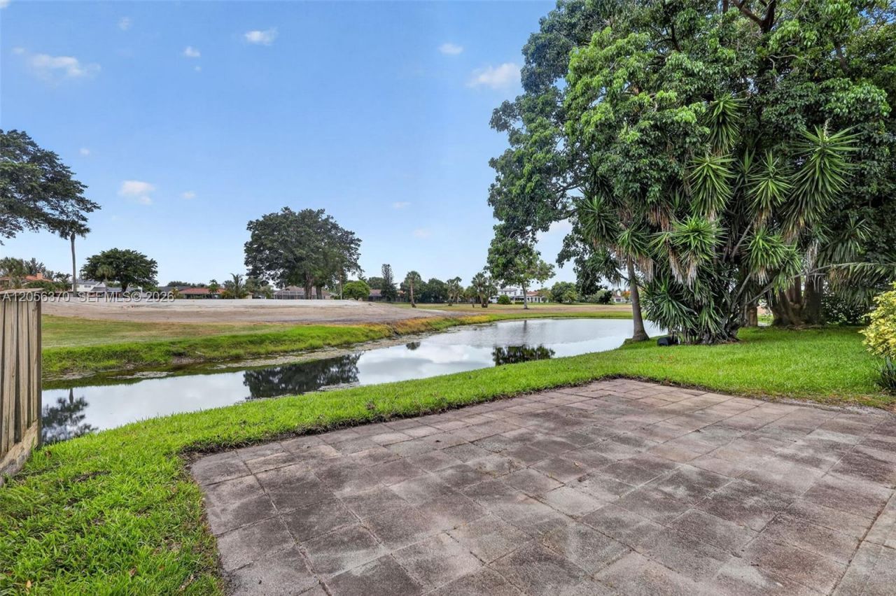 18808 W Lake Dr, Hialeah, FL 33015 Photo