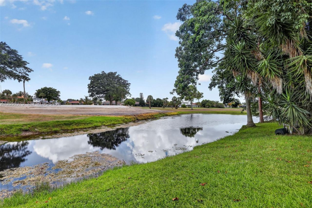 18808 W Lake Dr, Hialeah, FL 33015 Photo