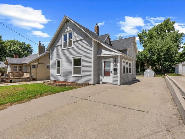 523 Virginia Avenue , Des Moines, IA 50315
