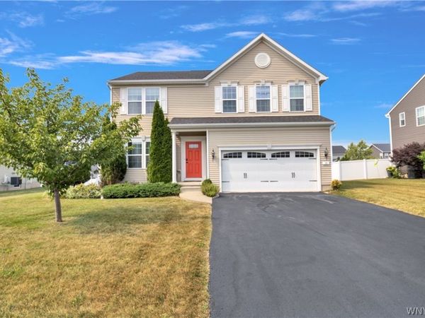 38 Middlebury Lane , Lancaster, NY 14086
