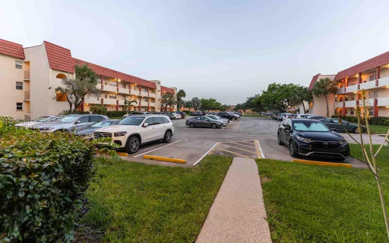2931 E Sunrise Lakes Dr , Unit 109, Sunrise, FL 33322 Photo
