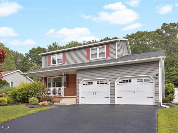 25 Concord Drive, Niskayuna, NY 12309
