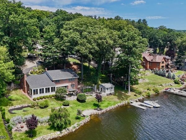 706 W Shore Trl, Sparta, NJ 07871