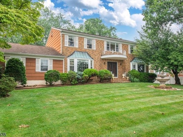 21 Bates Dr, Fairfield, NJ 07004