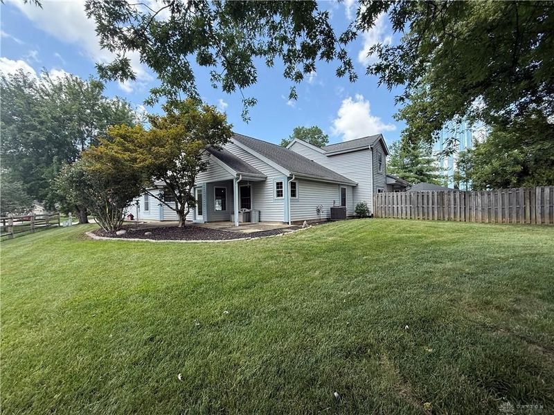 481 Meadowview Court, Vandalia, OH 45377 Photo 2