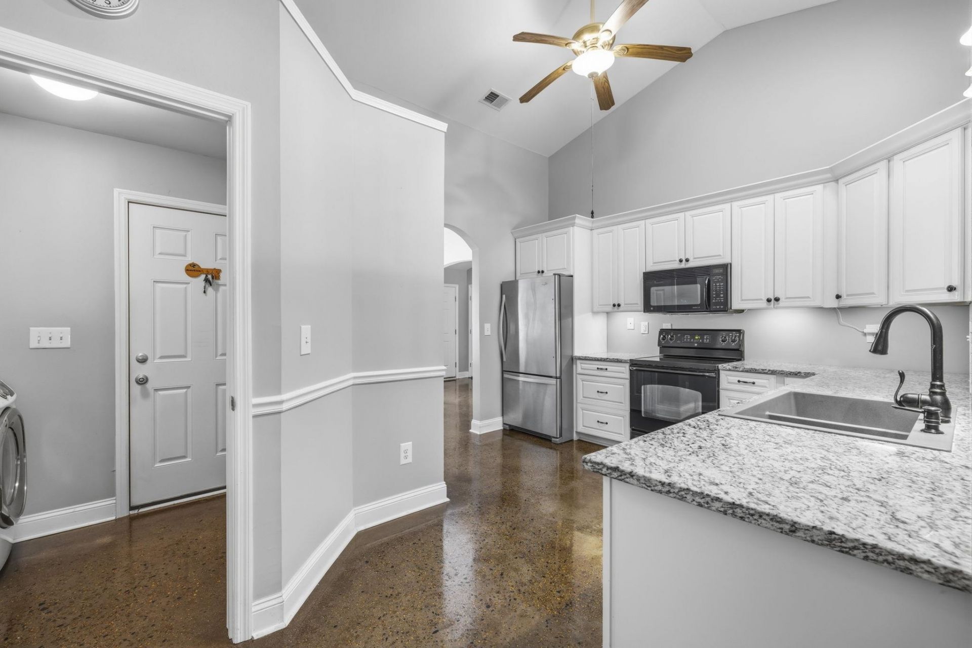 113 Heath Dr. Photo 8
