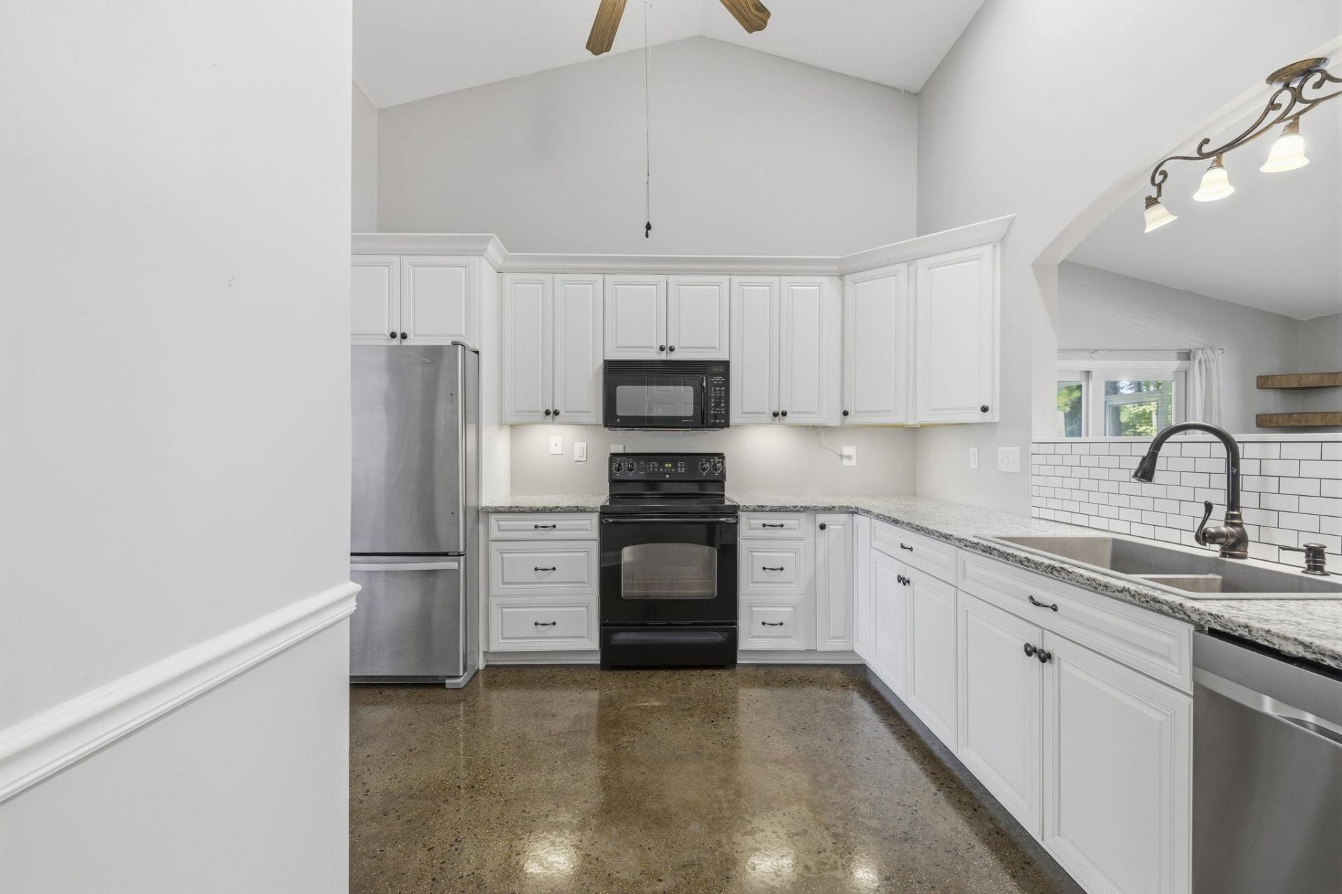 113 Heath Dr. Photo 9