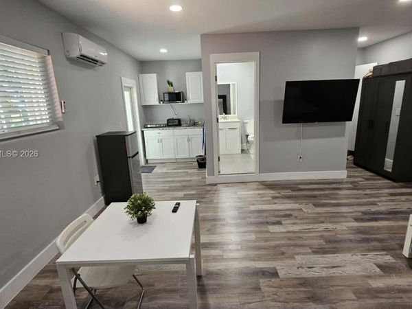 Unit B, Cooper City, FL 33328