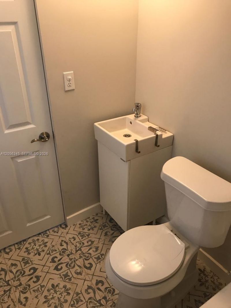 1700 NW 22 Ct , Unit 5, Miami, FL 33125 Photo